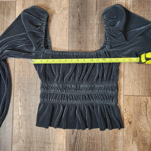 ASTR The Label Ziva Pleated Balloon-Sleeve Top in a midnight blue Sz:S Boho - Picture 7 of 9